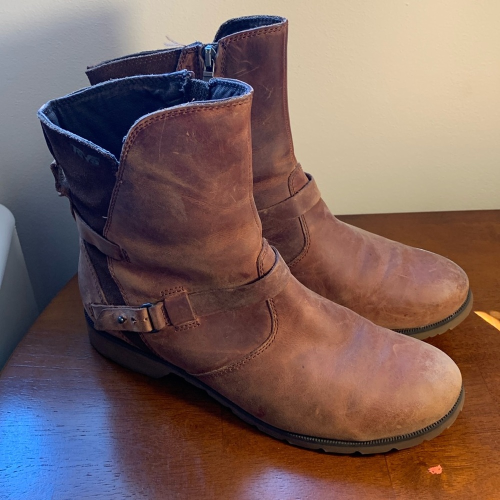 Women’s Teva Boots Waterproof Size 9.5 Chestnut Brown